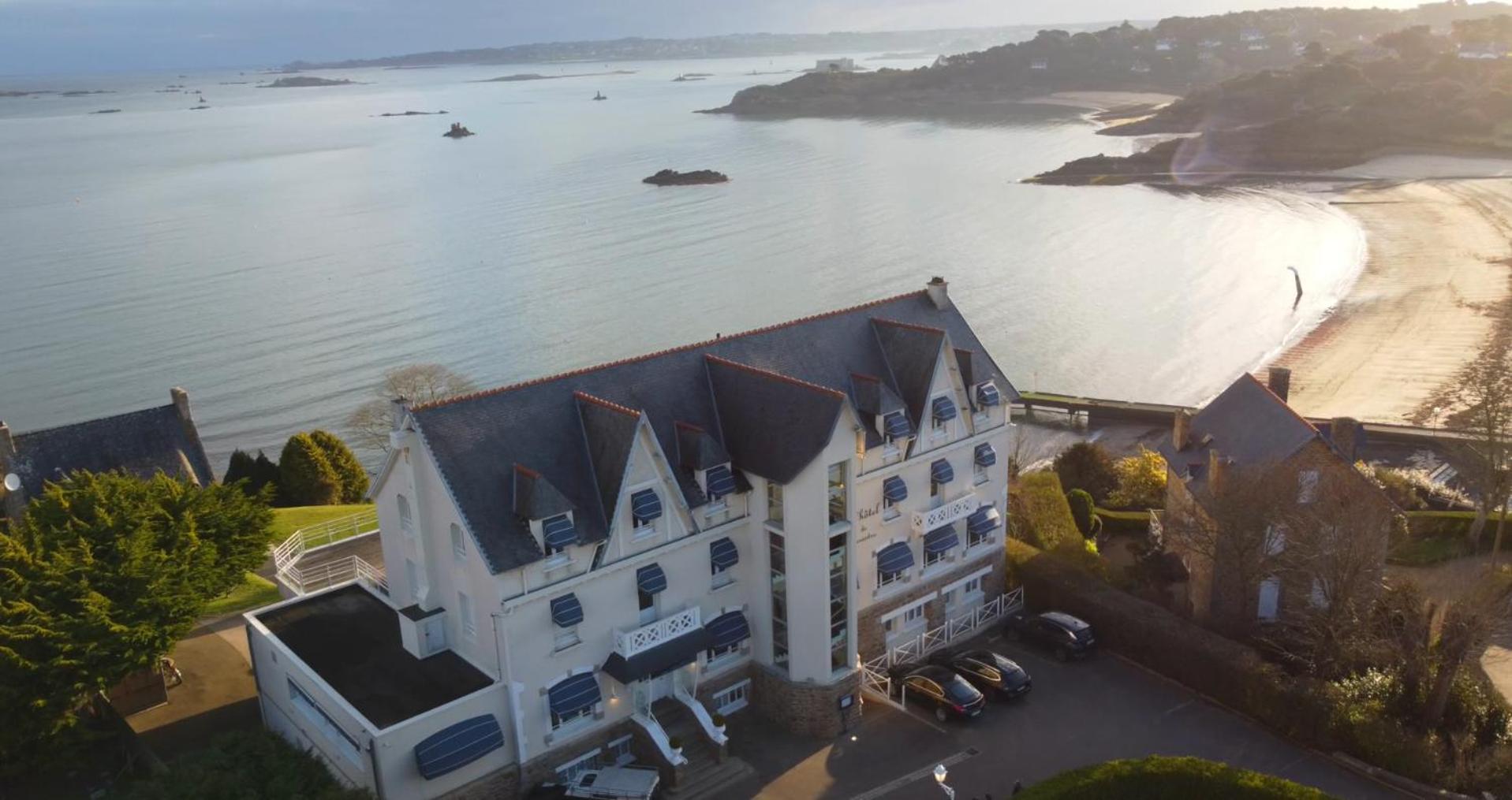 Logis Hotel De Carantec Exteriör bild