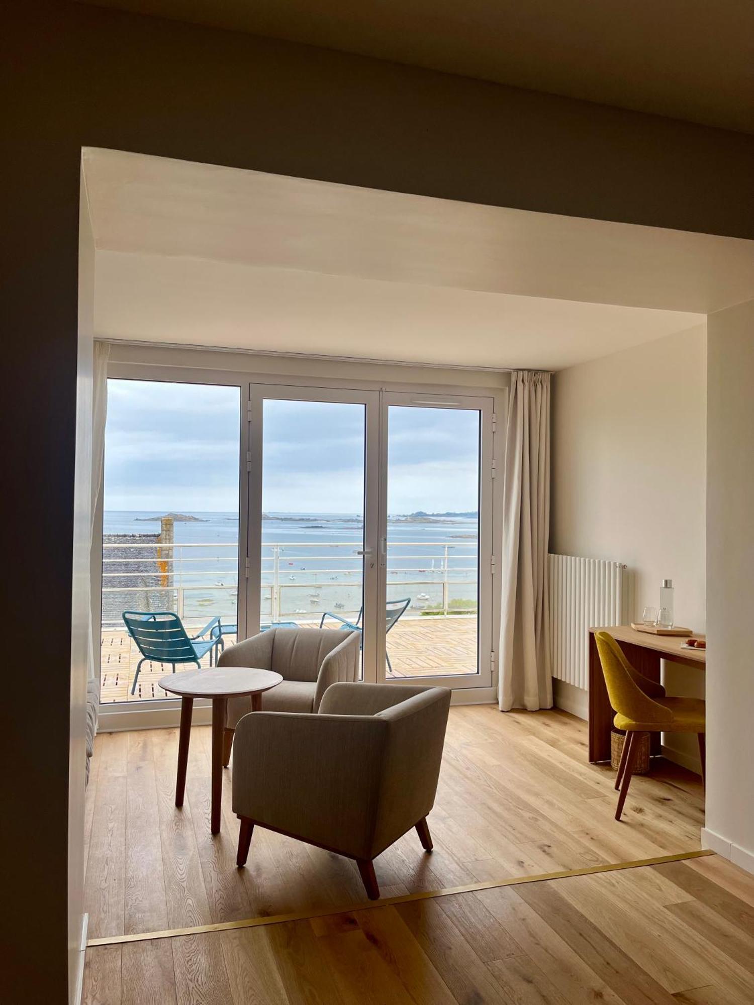 Logis Hotel De Carantec Exteriör bild