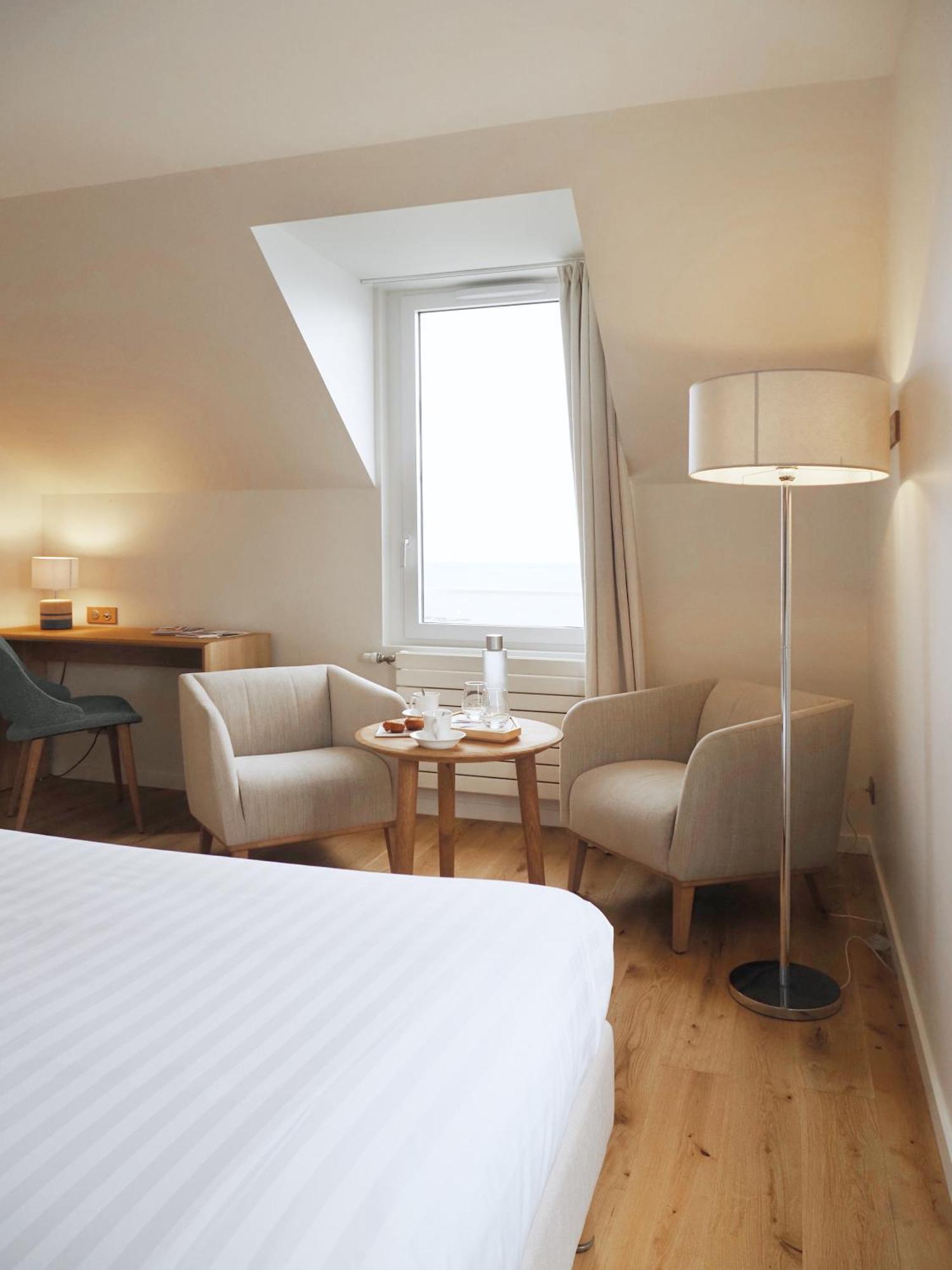 Logis Hotel De Carantec Exteriör bild