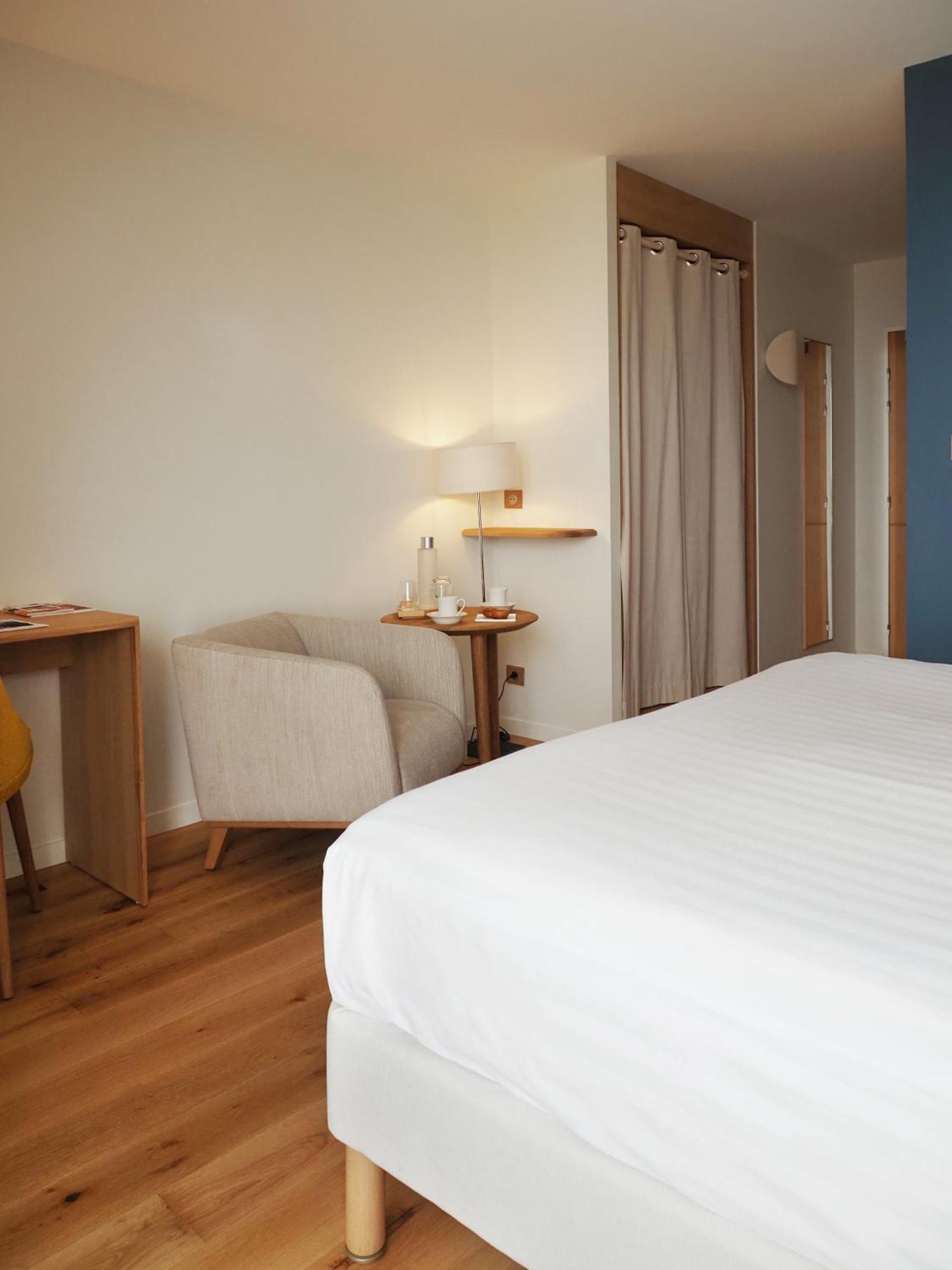 Logis Hotel De Carantec Exteriör bild